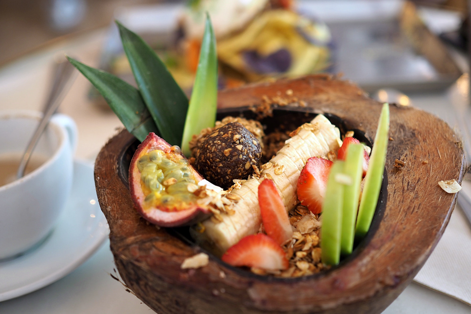 raw food vegan tropical fruit smoothie bowl bali retreat